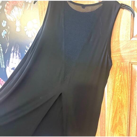 Bundle of 5 Graphic & Yoga tanks- Sz L & M - Picture 5 of 8